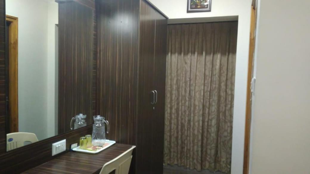 Famous Residency Hotel Tiruchirappalli Buitenkant foto