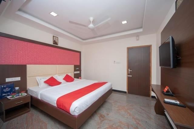 Famous Residency Hotel Tiruchirappalli Buitenkant foto
