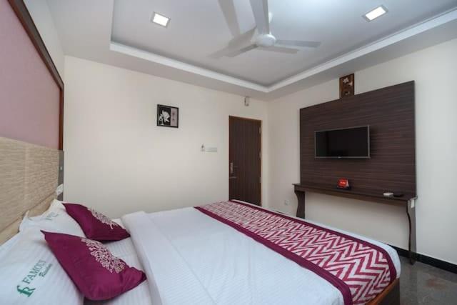Famous Residency Hotel Tiruchirappalli Buitenkant foto