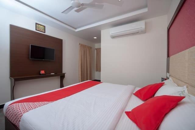 Famous Residency Hotel Tiruchirappalli Buitenkant foto
