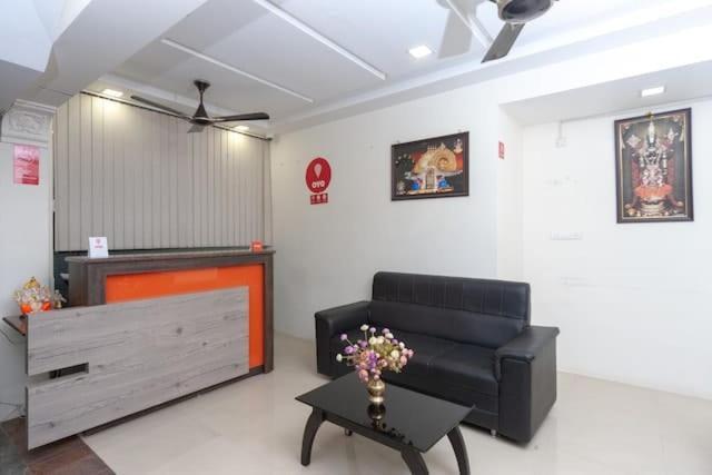 Famous Residency Hotel Tiruchirappalli Buitenkant foto