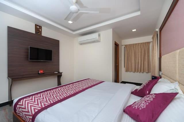 Famous Residency Hotel Tiruchirappalli Buitenkant foto