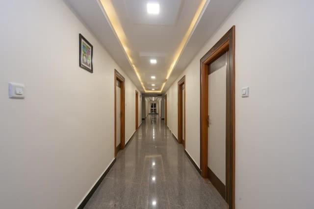 Famous Residency Hotel Tiruchirappalli Buitenkant foto