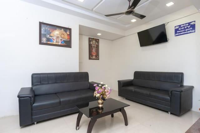 Famous Residency Hotel Tiruchirappalli Buitenkant foto